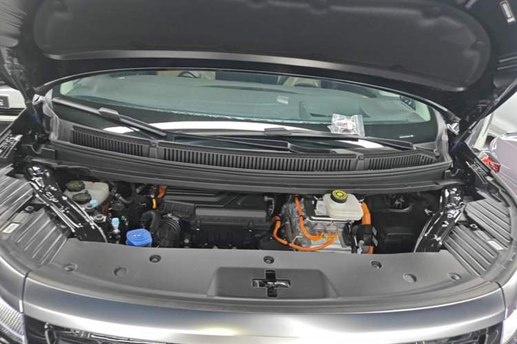 Used Denza D9 2024 DM-i 980 Four-Wheel Drive Prestige Model Engine Bay