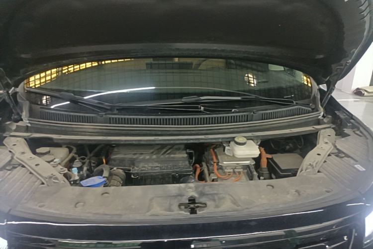 Used Denza D9 2024 DM-i 1050 Luxury Model Engine Bay