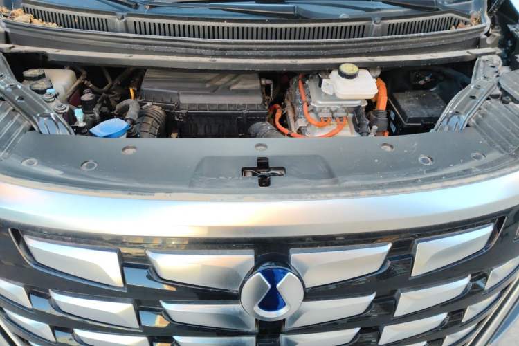 Used Denza D9 2024 DM-i 980 Four-Wheel Drive Prestige Model Engine Bay