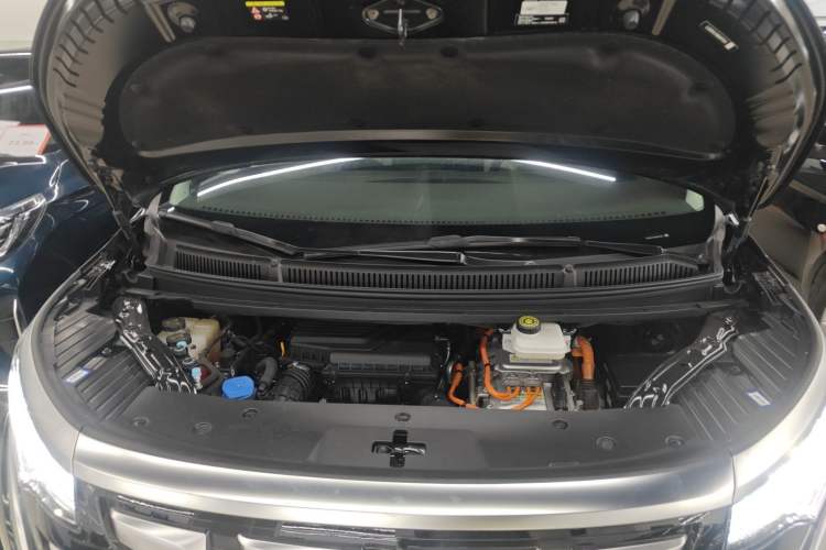Used Denza D9 2024 DM-i 980 Four-Wheel Drive Prestige Model Engine Bay