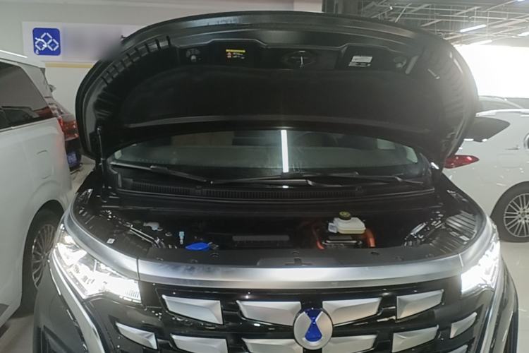 Used Denza D9 2024 DM-i 980 Four-Wheel Drive Prestige Model Engine Bay