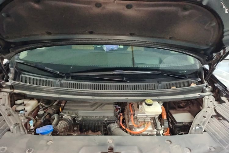 Used Denza D9 2024 DM-i 980 Four-Wheel Drive Flagship Model Engine Bay