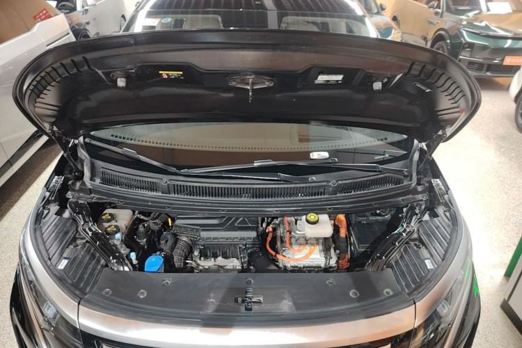 Used Denza D9 2024 DM-i 980 Four-Wheel Drive Flagship Model Engine Bay
