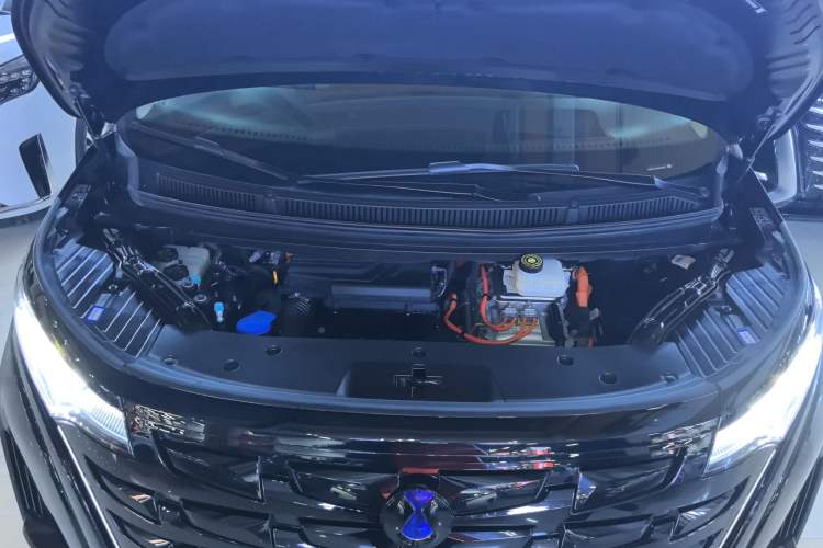 Used Denza D9 2024 DM-i 980 Four-Wheel Drive Prestige Model Engine Bay