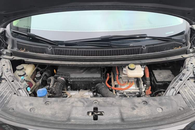 Used Denza D9 2024 DM-i 980 Four-Wheel Drive Prestige Model Engine Bay