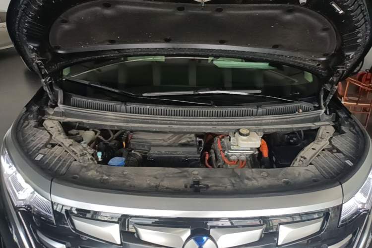Used Denza D9 2024 DM-i 980 Four-Wheel Drive Prestige Model Engine Bay