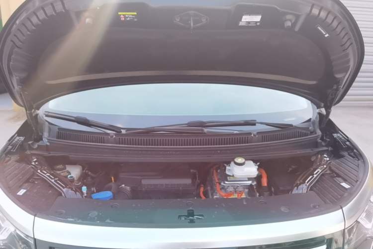 Used Denza D9 2024 DM-i 980 Four-Wheel Drive Prestige Model Engine Bay