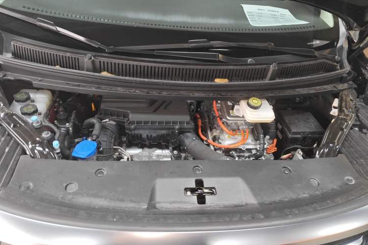 Used Denza D9 2024 DM-i 980 Four-Wheel Drive Prestige Model Engine Bay