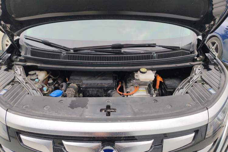 Used Denza D9 2024 DM-i 970 Luxury Model Engine Bay