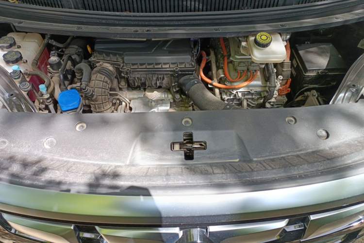 Used Denza D9 2024 DM-i 980 Four-Wheel Drive Prestige Model Engine Bay