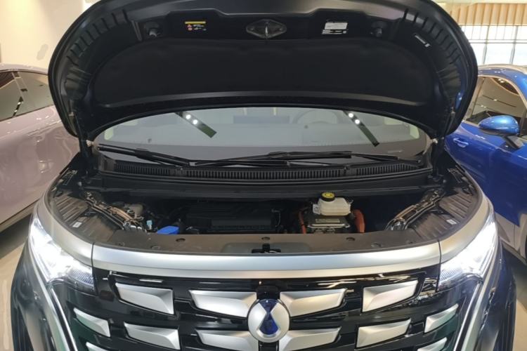 Used Denza D9 2024 DM-i 980 Four-Wheel Drive Prestige Model Engine Bay