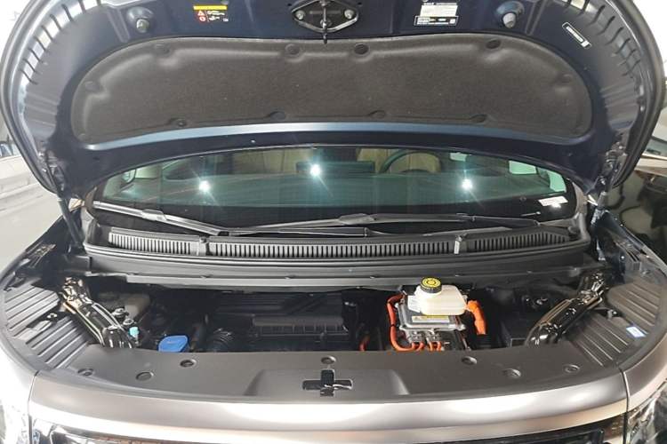 Used Denza D9 2024 DM-i 980 Four-Wheel Drive Prestige Model Engine Bay