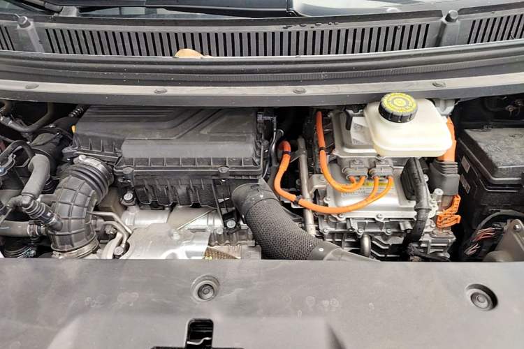 Used Denza D9 2024 DM-i 980 Four-Wheel Drive Flagship Model Engine Bay