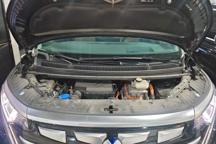 Used Denza D9 2024 DM-i 980 Four-Wheel Drive Flagship Model Engine Bay