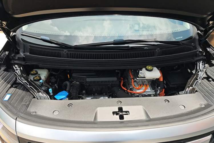 Used Denza D9 2024 DM-i 980 Four-Wheel Drive Prestige Model Engine Bay