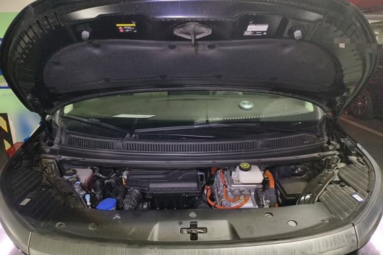 Used Denza D9 2024 DM-i 1050 Luxury Model Engine Bay