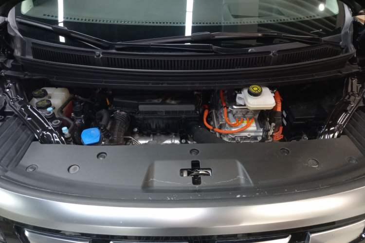 Used Denza D9 2024 DM-i 980 Four-Wheel Drive Prestige Model Engine Bay
