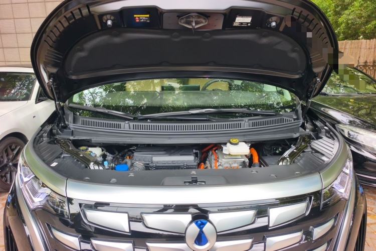 Used Denza D9 2024 DM-i 980 Four-Wheel Drive Prestige Model Engine Bay