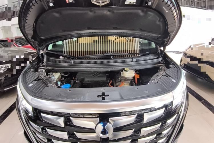 Used Denza D9 2024 DM-i 970 Luxury Model Engine Bay