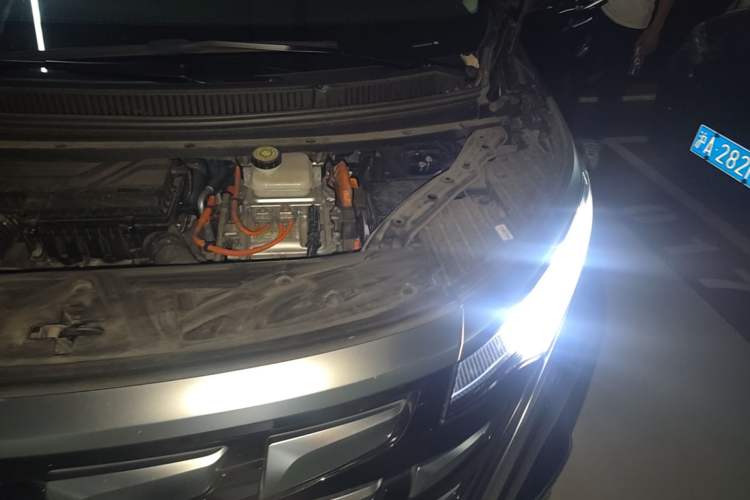 Used Denza D9 2024 DM-i 980 Four-Wheel Drive Prestige Model Engine Bay Left