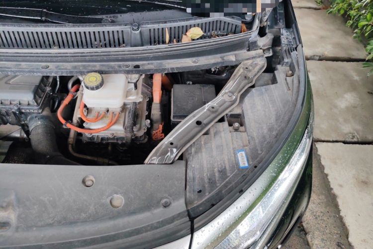 Used Denza D9 2024 DM-i 980 Four-Wheel Drive Prestige Model Engine Bay Left