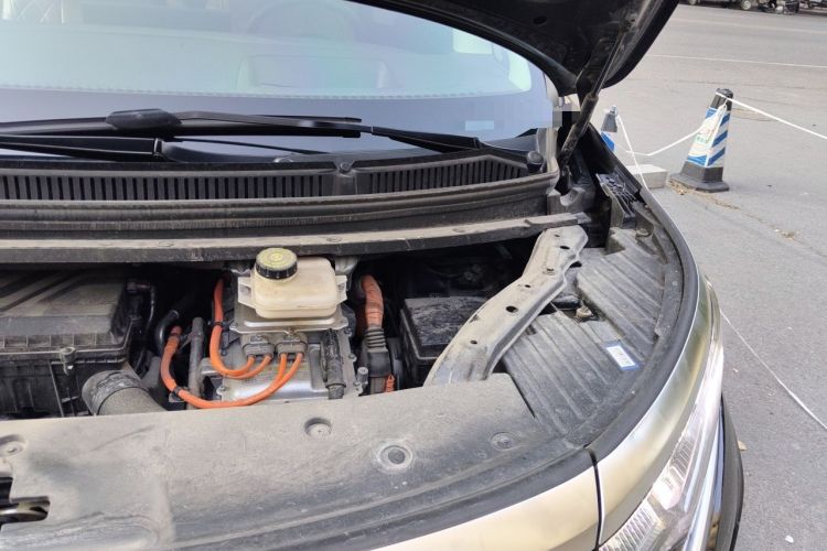 Used Denza D9 2024 DM-i 980 Four-Wheel Drive Prestige Model Engine Bay Left