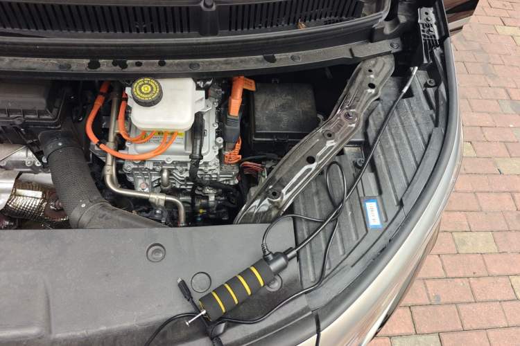 Used Denza D9 2024 DM-i 980 Four-Wheel Drive Prestige Model Engine Bay Left