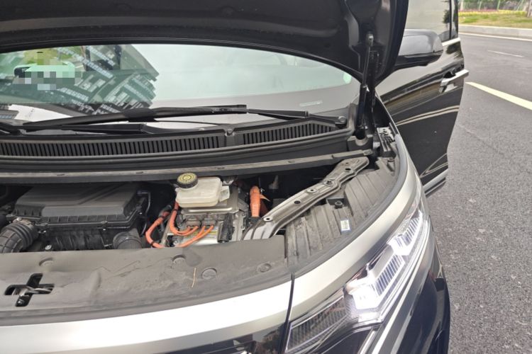 Used Denza D9 2024 DM-i 980 Four-Wheel Drive Flagship Model Engine Bay Left