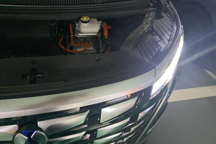 Used Denza D9 2024 DM-i 1050 Luxury Model Engine Bay Left