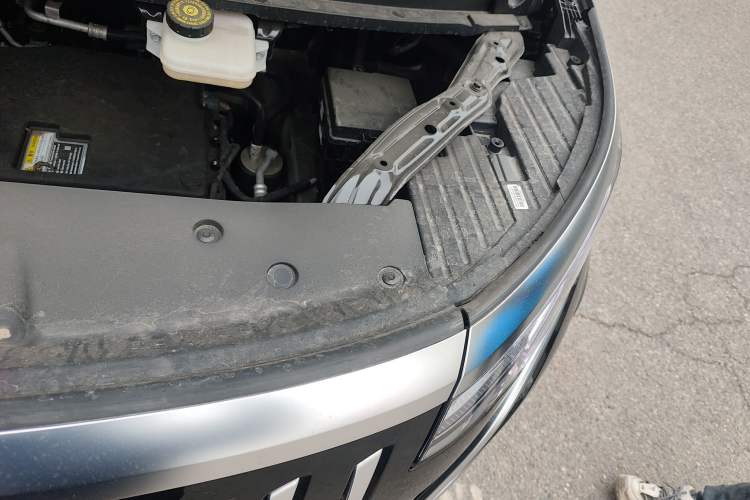 Used Denza D9 2024 EV 620 Premium Model Engine Bay Left