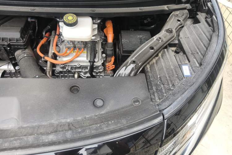 Used Denza D9 2024 DM-i 980 Four-Wheel Drive Prestige Model Engine Bay Left