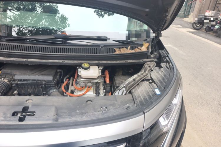 Used Denza D9 2024 DM-i 1050 Luxury Model Engine Bay Left