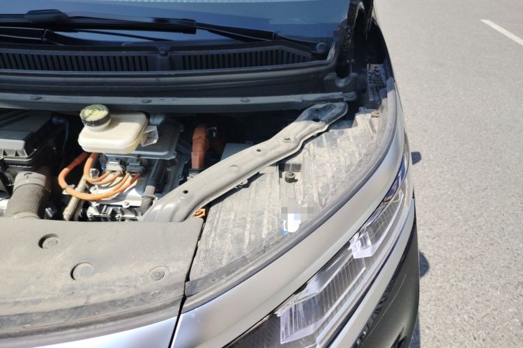 Used Denza D9 2024 DM-i 1050 Luxury Model Engine Bay Left