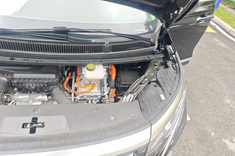 Used Denza D9 2024 DM-i 1050 Luxury Model Engine Bay Left