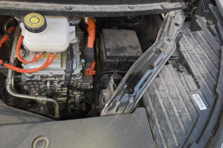 Used Denza D9 2024 DM-i 980 Four-Wheel Drive Prestige Model Engine Bay Left