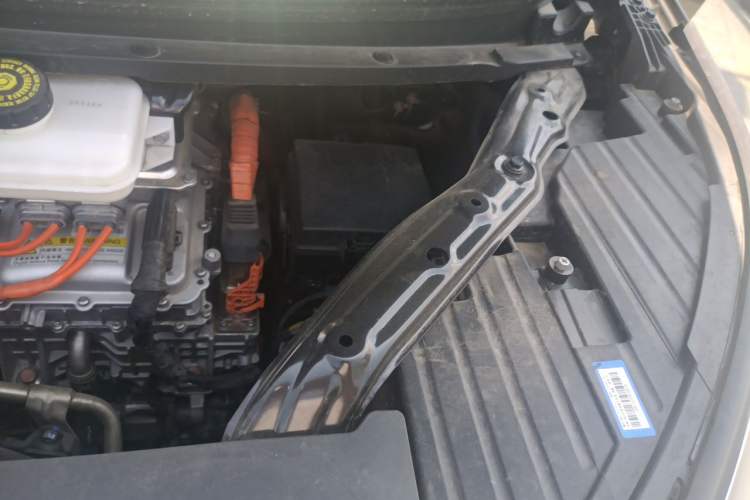 Used Denza D9 2024 DM-i 980 Four-Wheel Drive Flagship Model Engine Bay Left