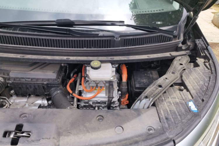 Used Denza D9 2024 DM-i 980 Four-Wheel Drive Prestige Model Engine Bay Left