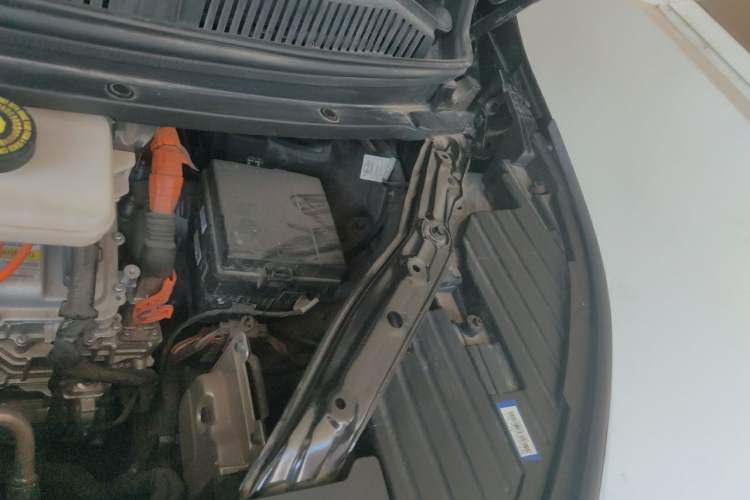 Used Denza D9 2024 DM-i 980 Four-Wheel Drive Prestige Model Engine Bay Left