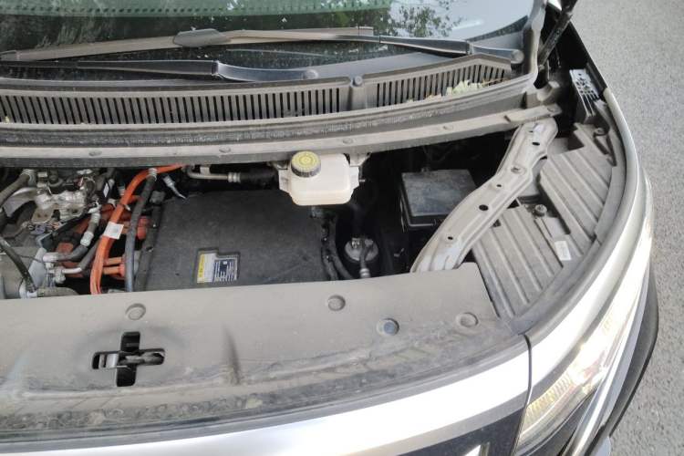 Used Denza D9 2024 EV 620 Premium Model Engine Bay Left