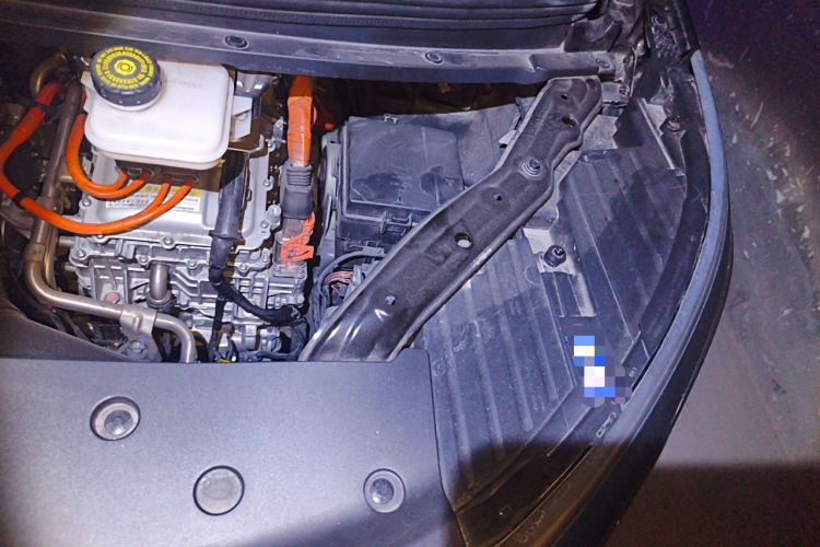 Used Denza D9 2024 DM-i 980 Four-Wheel Drive Flagship Model Engine Bay Left