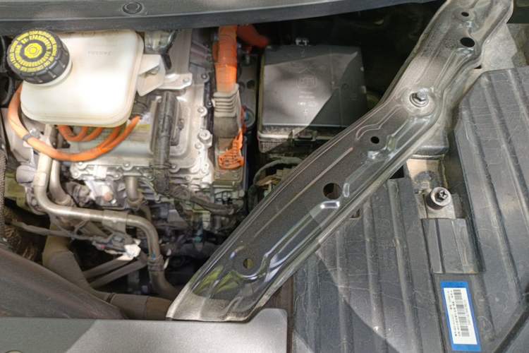 Used Denza D9 2024 DM-i 980 Four-Wheel Drive Prestige Model Engine Bay Left