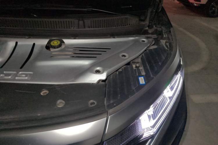 Used Denza D9 2024 EV 600 Four-Wheel-Drive Flagship Model Engine Bay Left