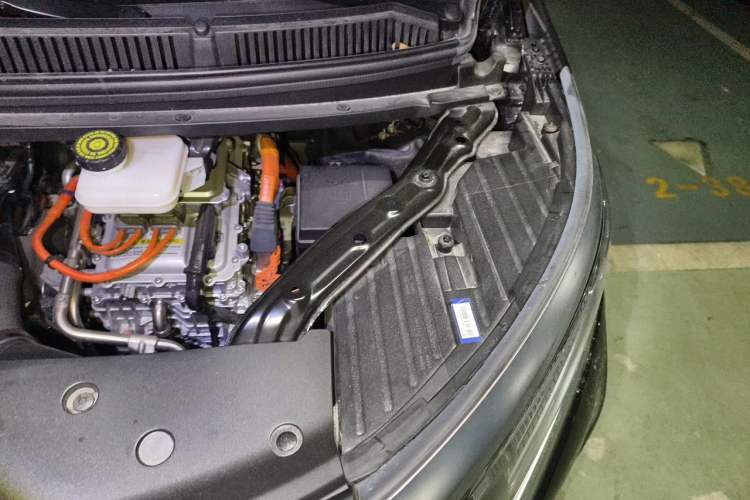 Used Denza D9 2024 DM-i 1050 Luxury Model Engine Bay Left
