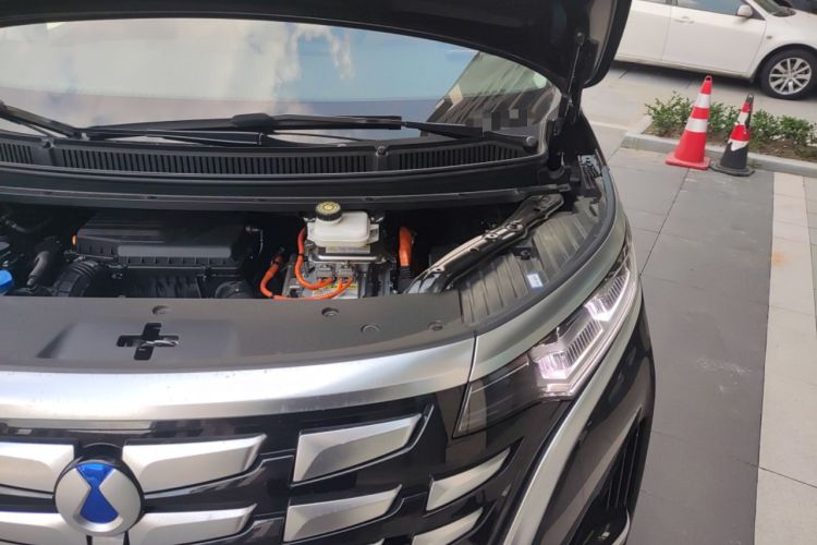 Used Denza D9 2024 DM-i 1050 Luxury Model Engine Bay Left