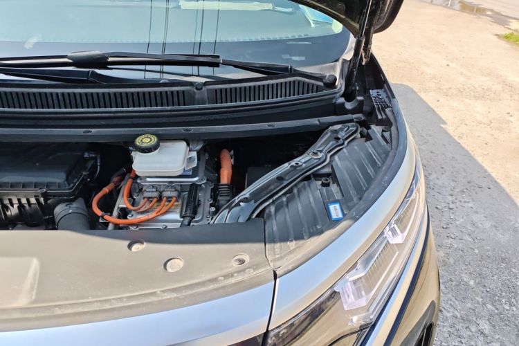 Used Denza D9 2024 DM-i 1050 Luxury Model Engine Bay Left