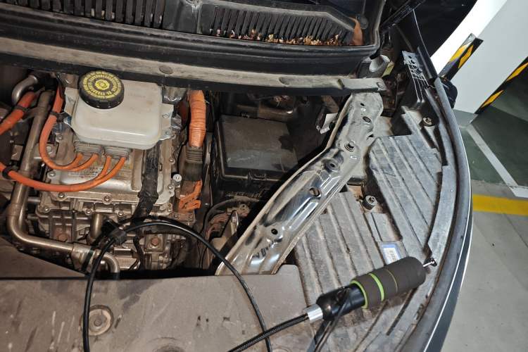 Used Denza D9 2024 DM-i 1050 Luxury Model Engine Bay Left