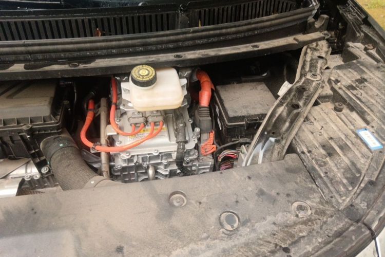 Used Denza D9 2024 DM-i 980 Four-Wheel Drive Prestige Model Engine Bay Left