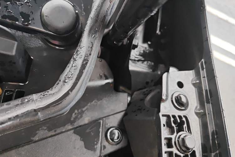 Used Denza D9 2024 DM-i 980 Four-Wheel Drive Prestige Model Engine Bay Left