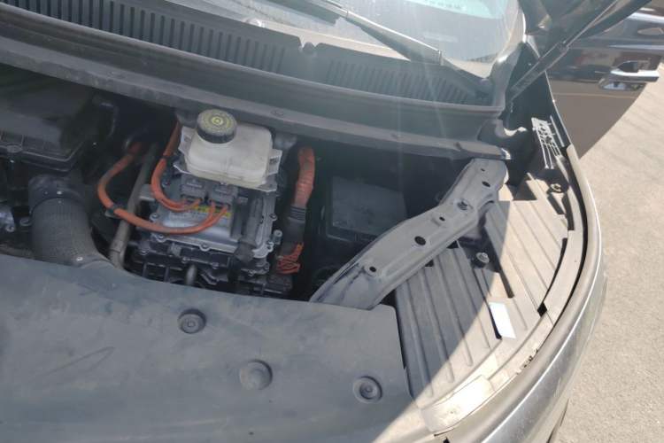 Used Denza D9 2024 DM-i 1050 Luxury Model Engine Bay Left