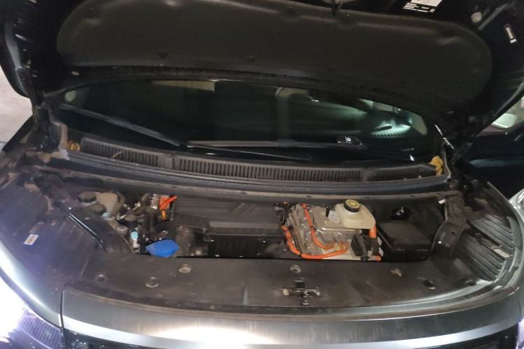 Used Denza D9 2024 DM-i 1050 Luxury Model Engine Bay